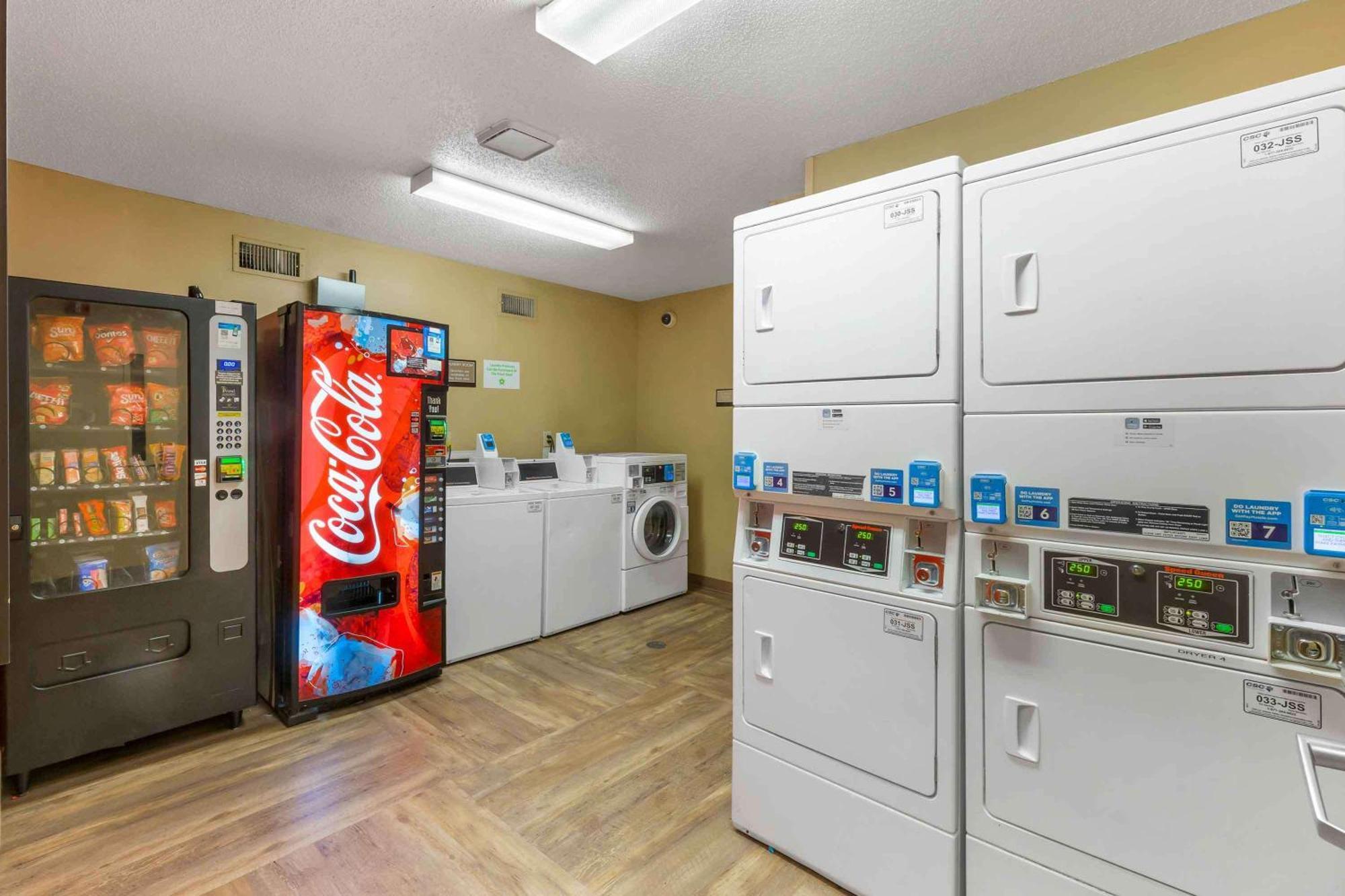 Extended Stay America Suites - Raleigh - Cary - Harrison Ave Eksteriør billede